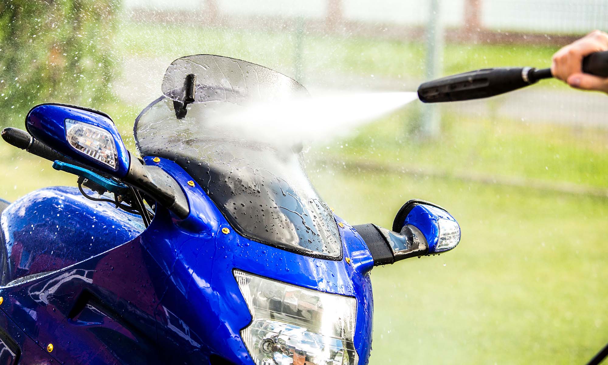 motorcycle screens and motorcycle wind deflectors cleaning