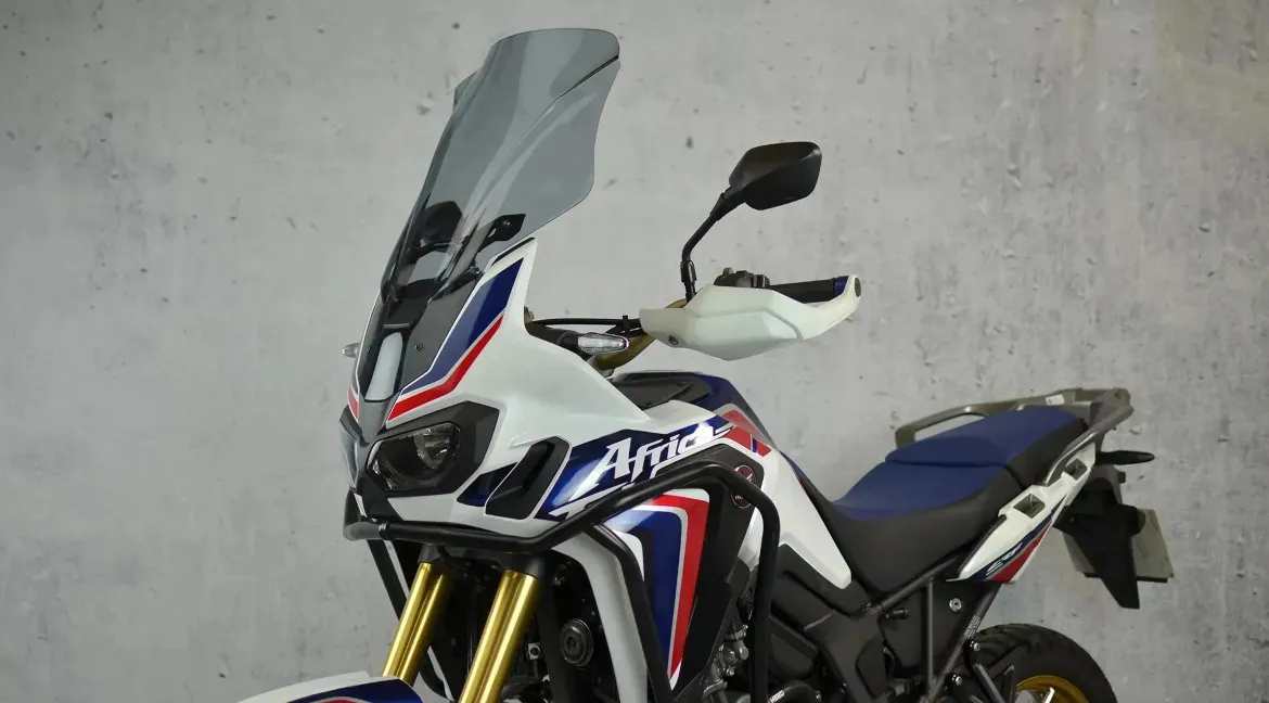 Guide des pare-brise de motos - tout ce que vous devez savoir à leur sujet!